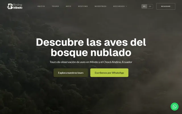 Página de inicio de Birding Mindo con un bosque entre la niebla